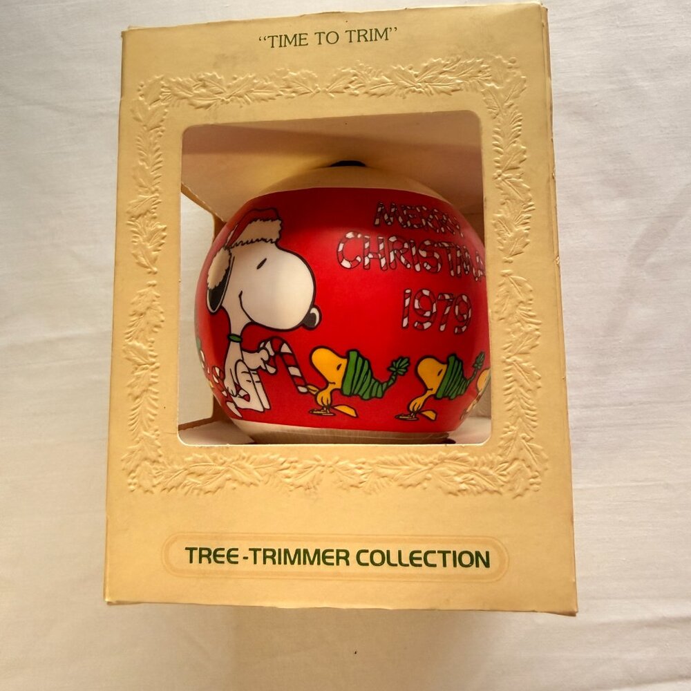 Vintage Christmas 1979 Hallmark  "Peanuts" Tree Trimmer Satin Ornament Snoopy